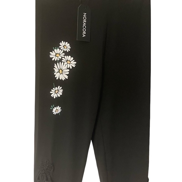 Noracora Daisy Leggings with Lace Design. - Picture 1 of 5